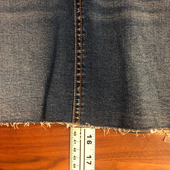 NWT BDG Denim Jeans Mini Skirt Sz 4 Frayed Belted - Picture 12 of 14